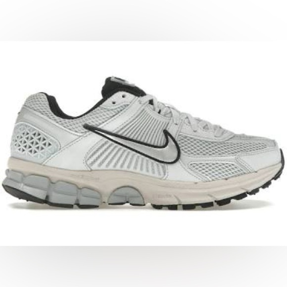 Women’s Nike Zoom Vomero 5 - Pure Platinum Preowned